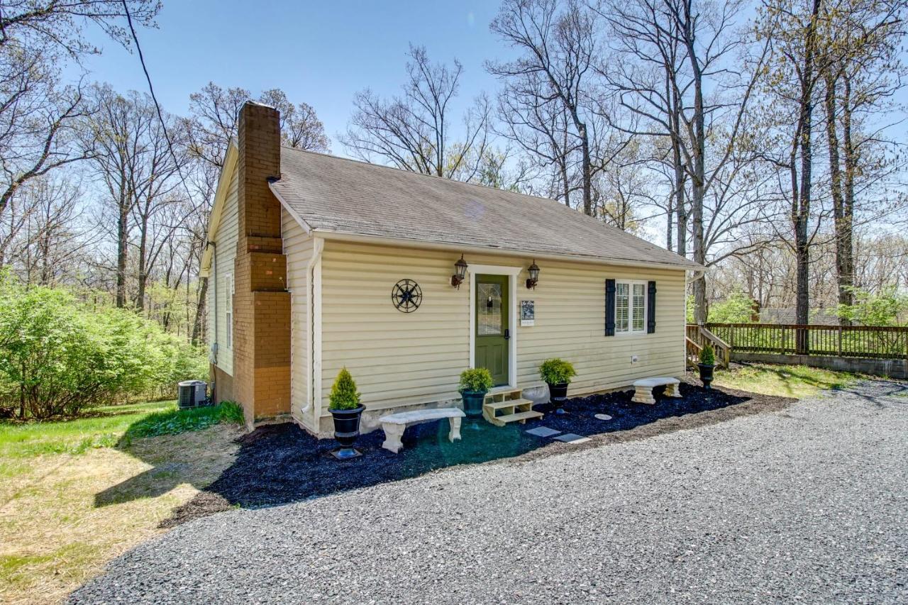 Homey Luray Cabin With Fire Pit And Deck! Экстерьер фото