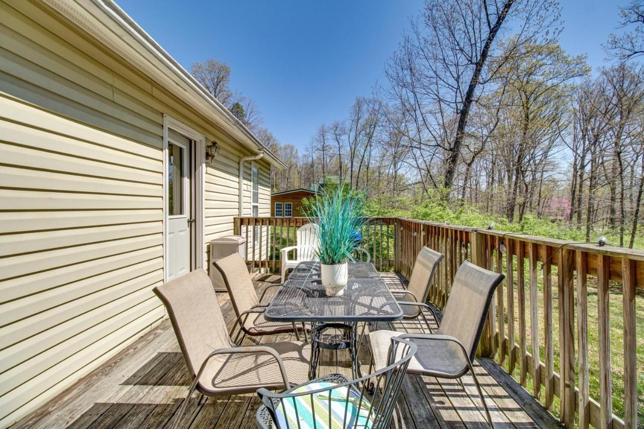 Homey Luray Cabin With Fire Pit And Deck! Экстерьер фото