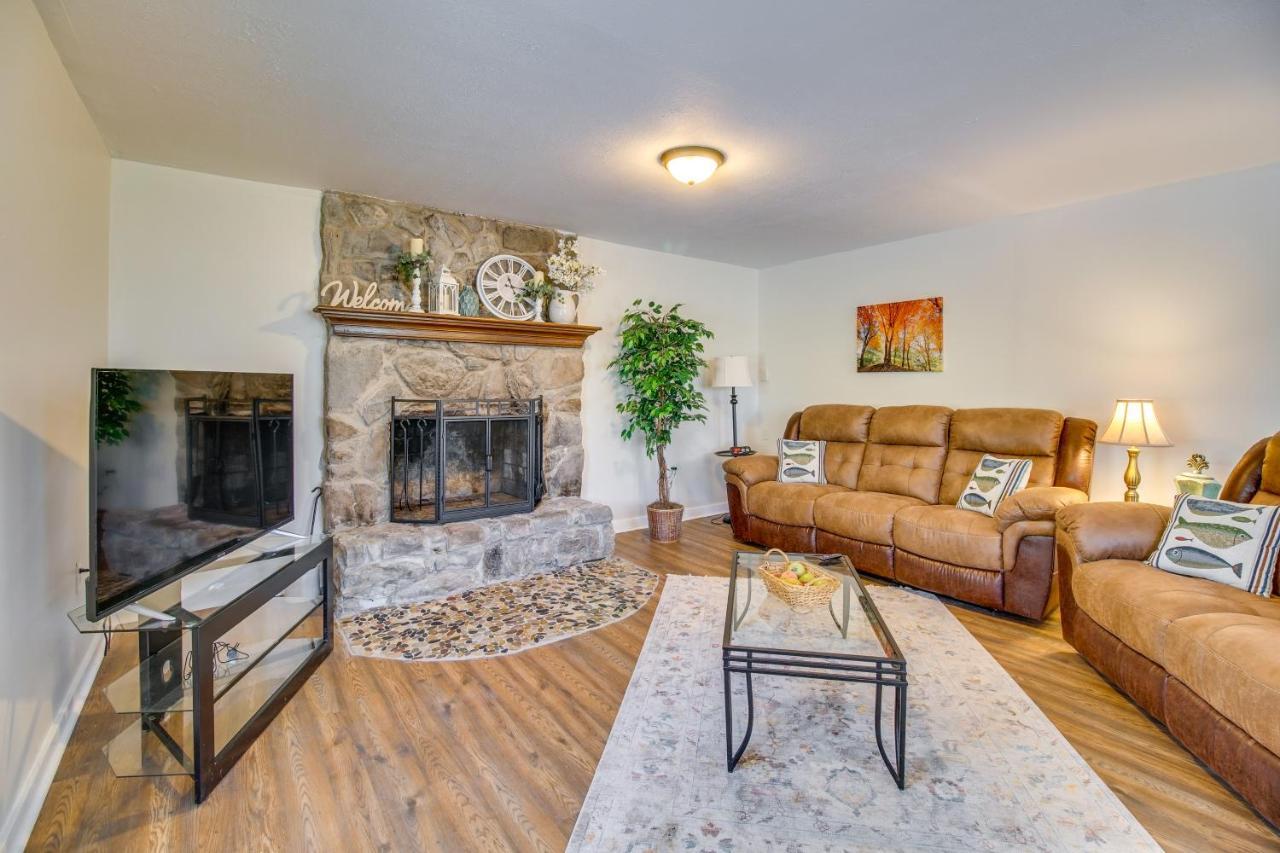 Homey Luray Cabin With Fire Pit And Deck! Экстерьер фото